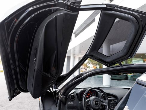 Used 2019 McLaren 720S Performance image 30
