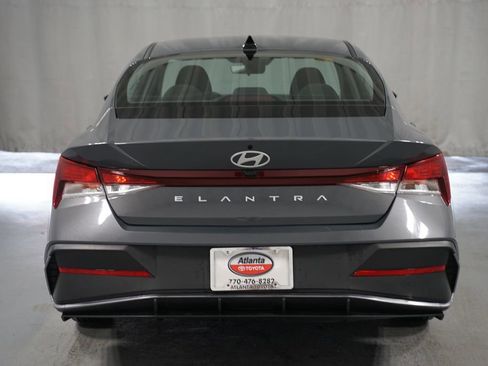 Used 2024 Hyundai Elantra SE image 7