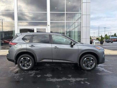 Used 2025 Nissan Rogue SV AWD/4WD image 8
