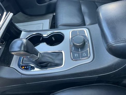 Used 2022 Jeep Grand Cherokee Limited AWD/4WD image 25