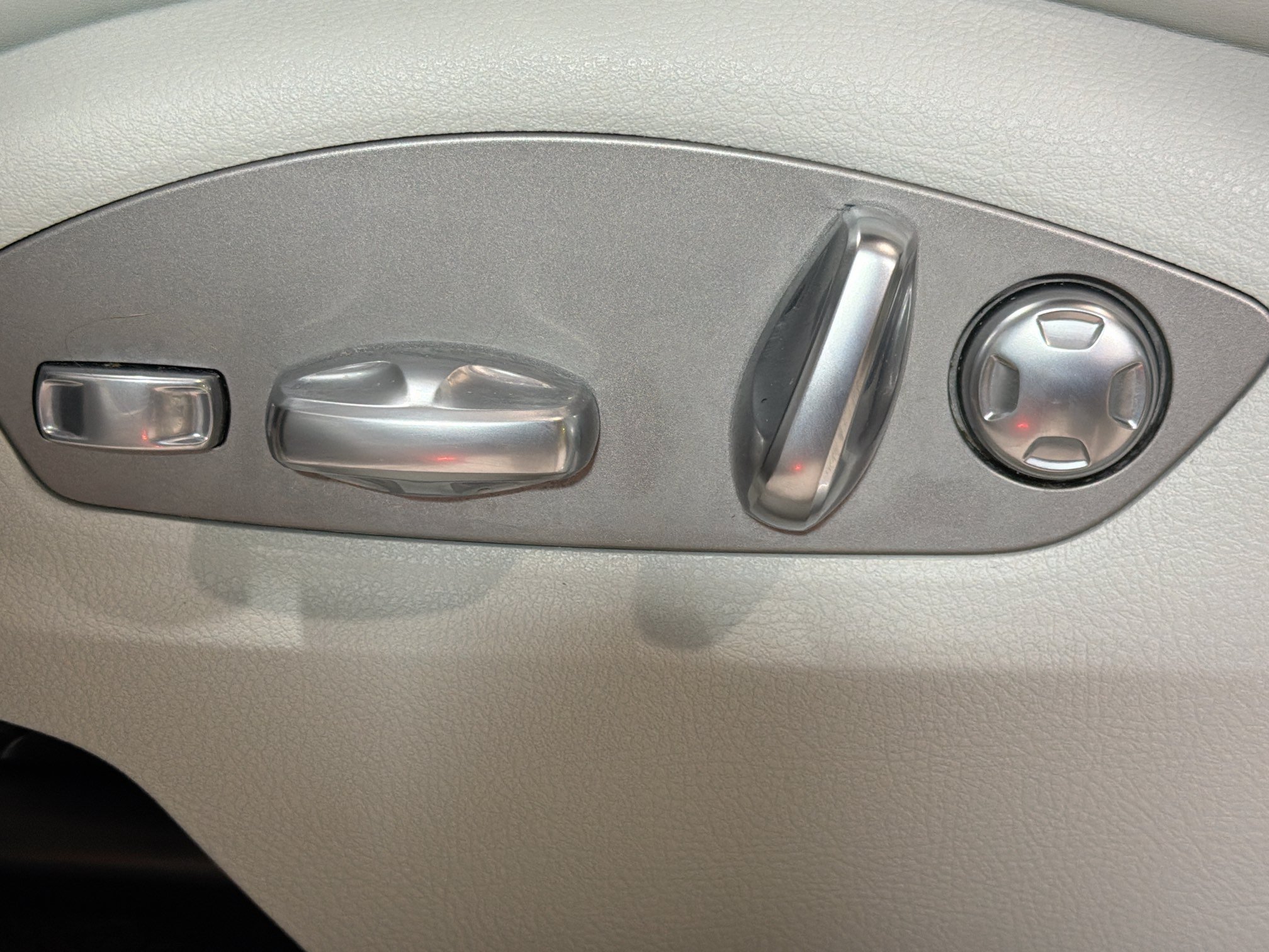 Certified 2026 Porsche Macan AWD/4WD image 24