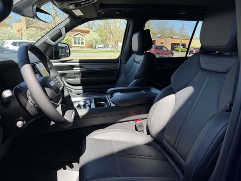 New 2026 Jeep Grand Wagoneer 4WD image 9