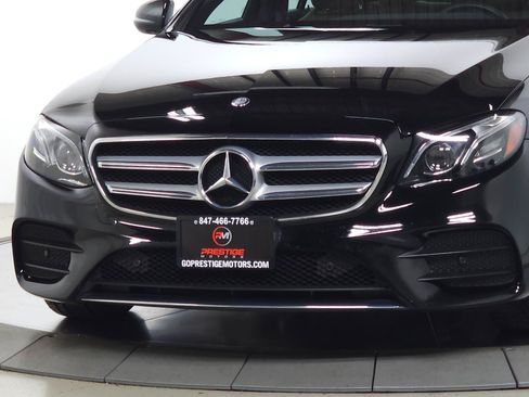 Used 2017 Mercedes-Benz E 300 4MATIC image 2