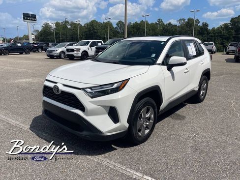 Used 2025 Toyota RAV4 XLE w/ Convenience Package AWD/4WD image 3