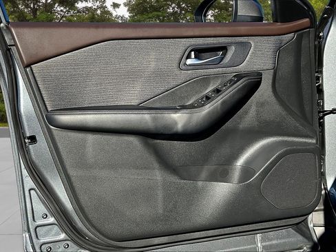 Used 2023 Nissan Rogue SV image 22