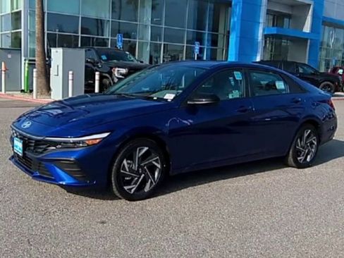 Used 2025 Hyundai Elantra Sport image 4