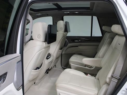 Used 2021 Cadillac Escalade Premium Luxury Platinum w/ Heavy-Duty Trailer Package image 26