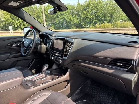 Used 2023 Chevrolet Traverse RS w/ LPO, Floor Liner Package AWD/4WD image 28