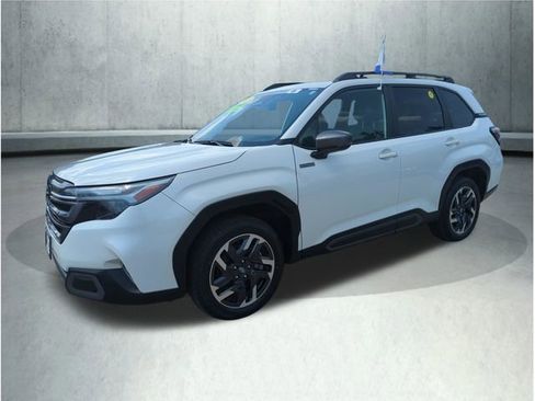 Certified 2025 Subaru Forester Limited AWD/4WD image 1