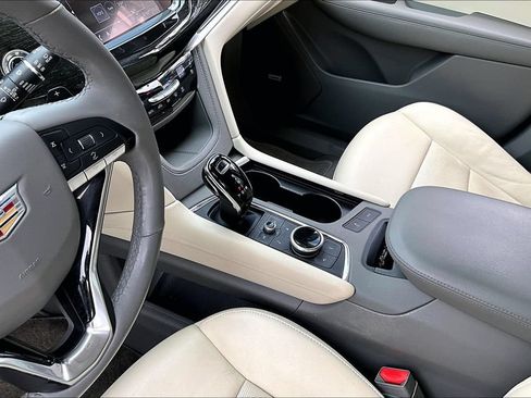 Used 2020 Cadillac XT6 Premium Luxury FWD image 16