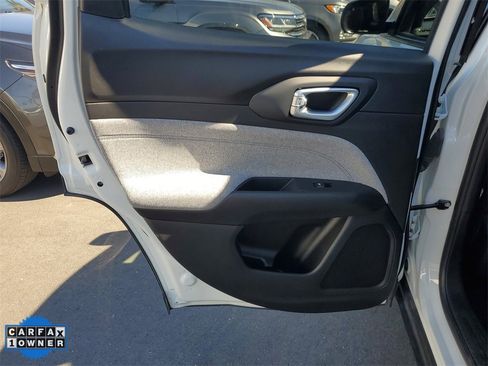 Used 2024 Jeep Compass Latitude image 15