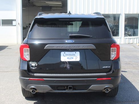 Used 2023 Ford Explorer XLT w/ Equipment Group 202A AWD/4WD image 5
