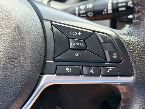Used 2023 Nissan Kicks SR FWD image 17