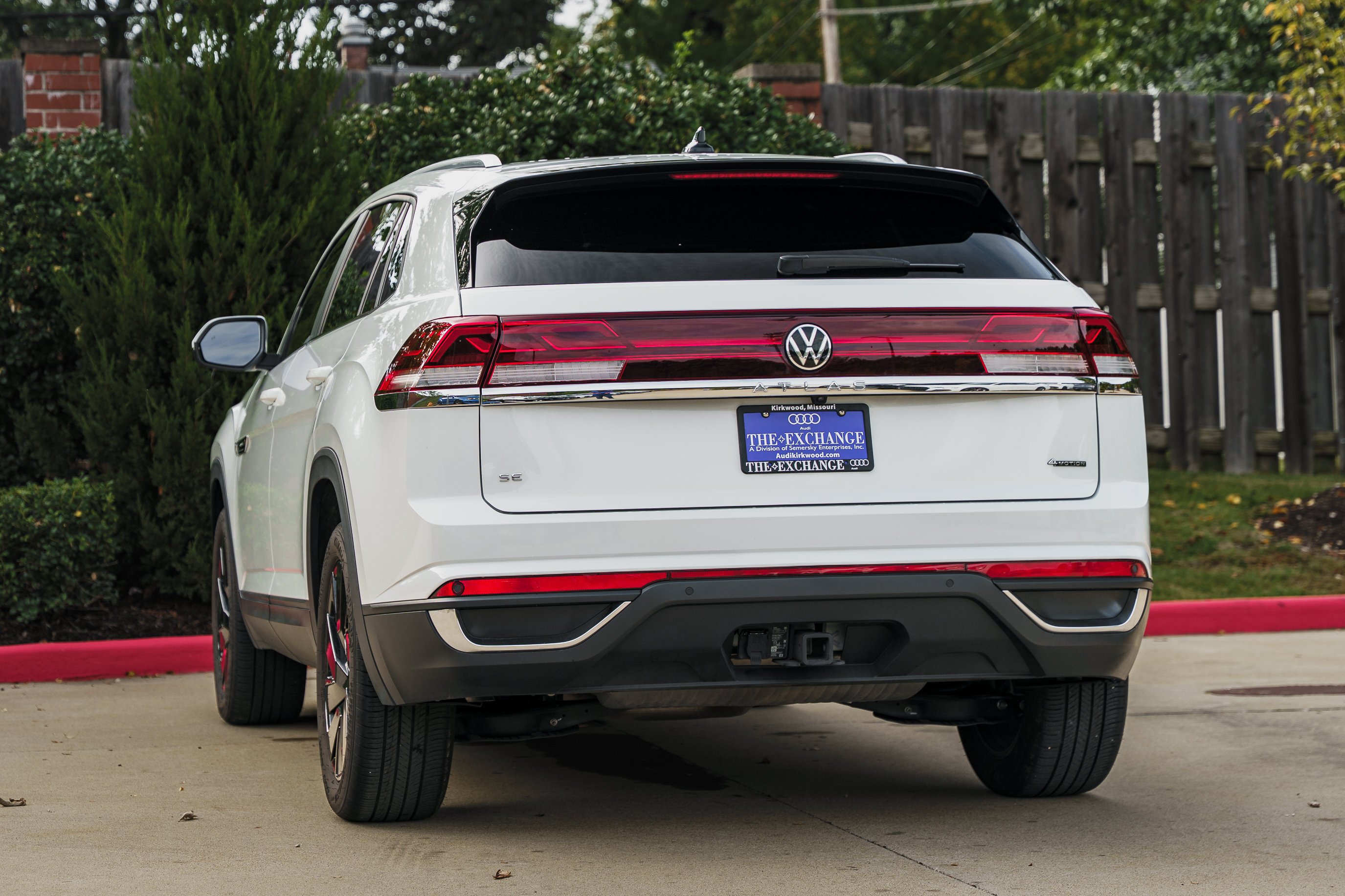 Used 2024 Volkswagen Atlas Cross Sport SE w/ Panoramic Sunroof Package AWD/4WD image 4
