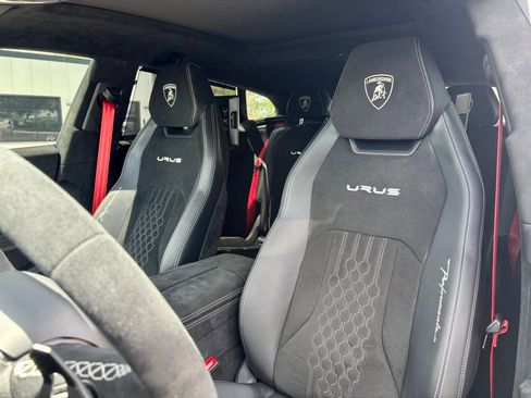 Used 2024 Lamborghini Urus Performante AWD/4WD image 19