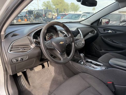 Used 2019 Chevrolet Malibu LT image 18