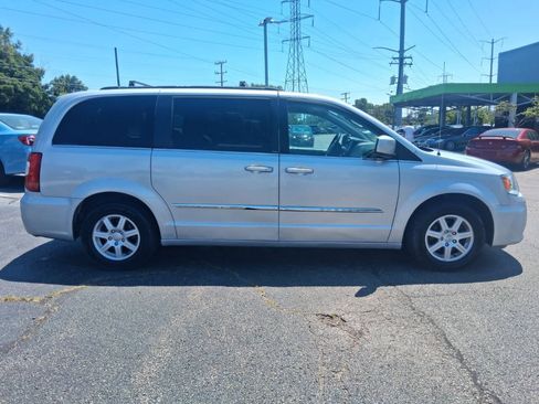 Used 2012 Chrysler Town & Country Touring w/ Entertainment Group #1 FWD image 3