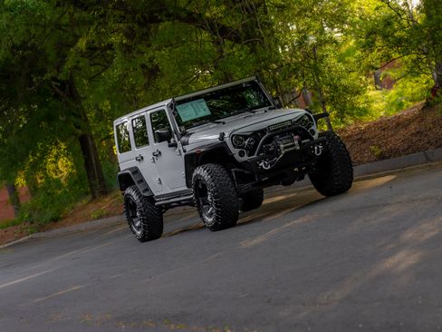 Used 2016 Jeep Wrangler Unlimited Sahara AWD/4WD image 45