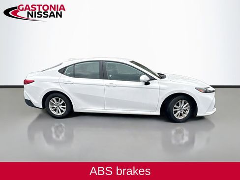 Used 2025 Toyota Camry LE image 7