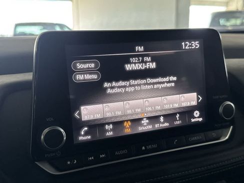 Used 2025 Nissan Rogue SV AWD/4WD image 17