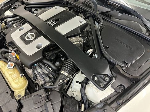 Used 2018 Nissan 370Z Touring Sport RWD image 34