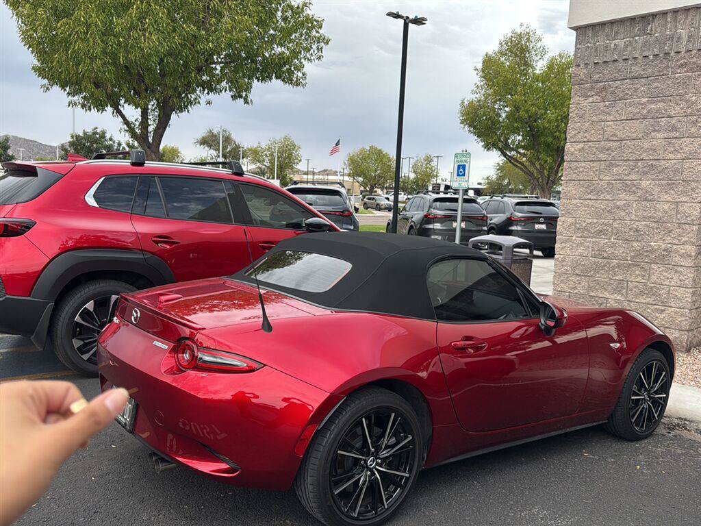 Used 2024 MAZDA MX-5 Miata Grand Touring RWD image 2