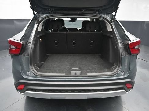 Used 2025 Chevrolet Trax LT FWD image 9