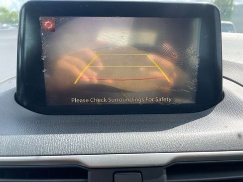 Used 2018 MAZDA MAZDA3 Touring FWD image 11