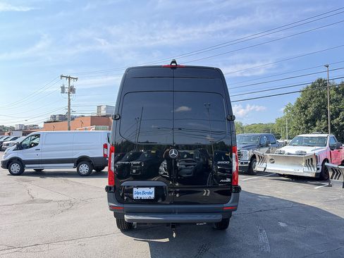 Used 2025 Mercedes-Benz Sprinter 2500 image 4