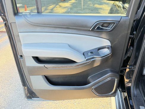 Used 2020 Chevrolet Suburban LT image 31