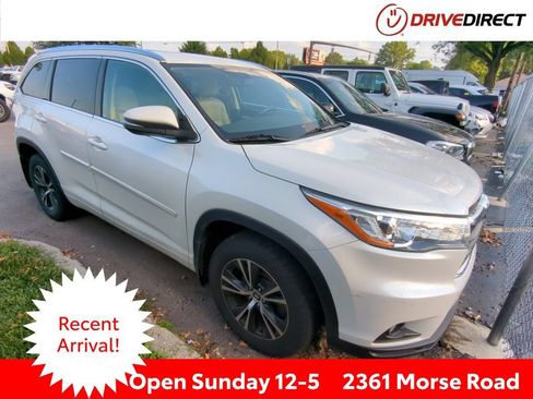 Used 2016 Toyota Highlander XLE AWD/4WD image 1