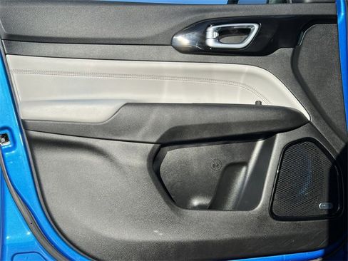 Certified 2022 Jeep Compass Limited w/ Sun and Sound Group image 17