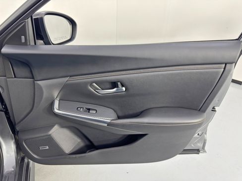 Used 2023 Nissan Sentra SR w/ SR Premium Package FWD image 39