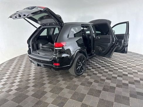 Used 2022 Jeep Grand Cherokee Laredo X AWD/4WD image 17