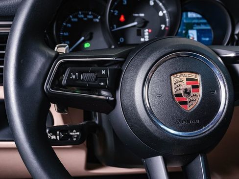 Certified 2025 Porsche Macan image 19