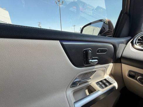Used 2023 Mercedes-Benz GLB 250 image 12