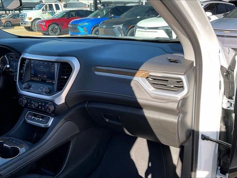 Certified 2023 GMC Acadia SLE FWD image 18
