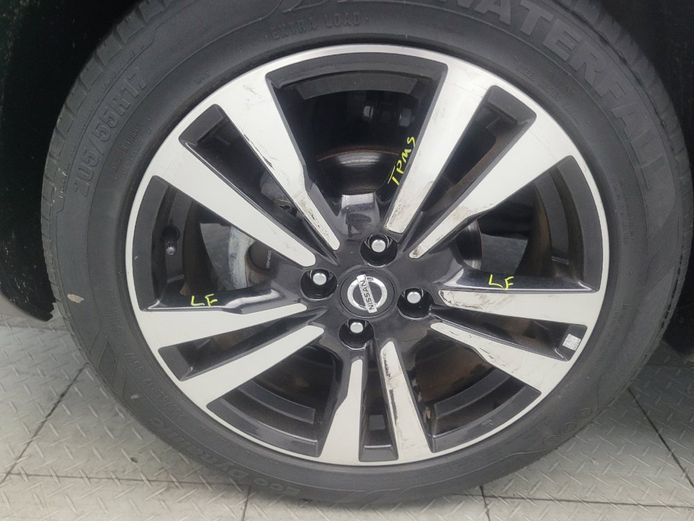 Used 2019 Nissan Kicks SV FWD image 31