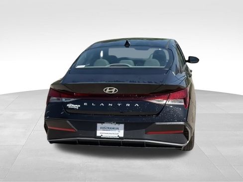 New 2026 Hyundai Elantra SE FWD image 8