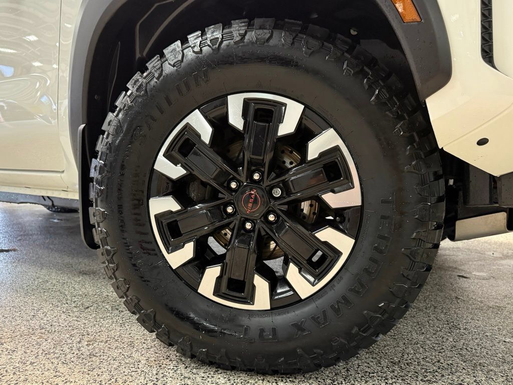 Used 2022 Nissan Frontier PRO-4X AWD/4WD image 8