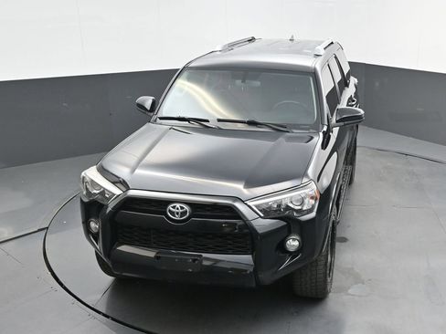 Used 2017 Toyota 4Runner SR5 AWD/4WD image 33
