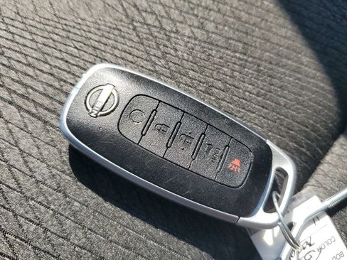 Used 2024 Nissan Rogue SV FWD image 29