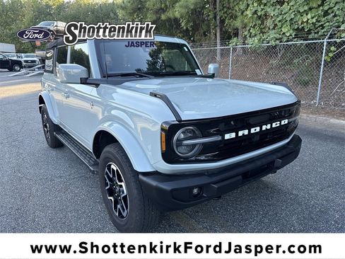 Used 2024 Ford Bronco Outer Banks image 1