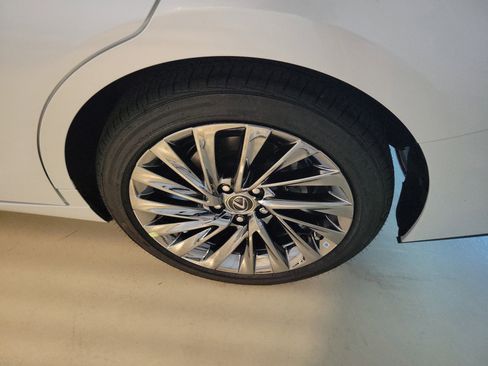 New 2025 Lexus ES 350 Ultra Luxury image 6