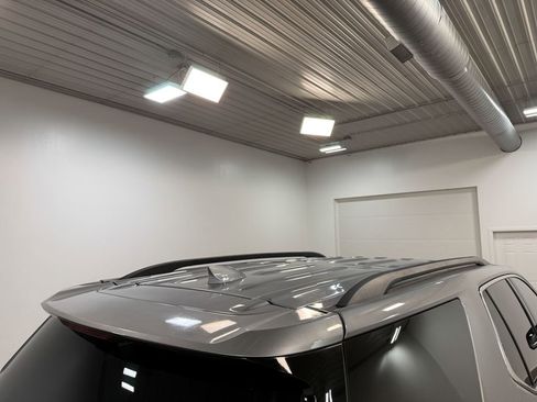 Used 2023 Chevrolet Traverse LT image 43