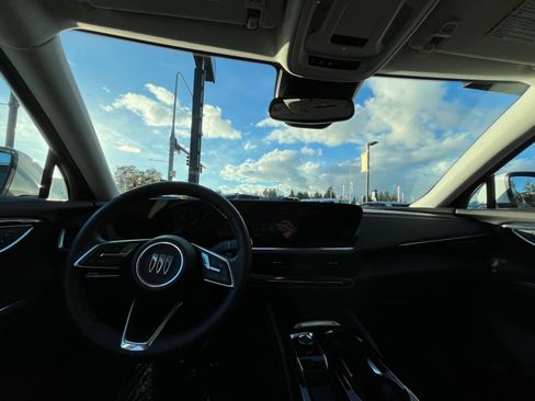 Used 2024 Buick Envision Preferred image 33