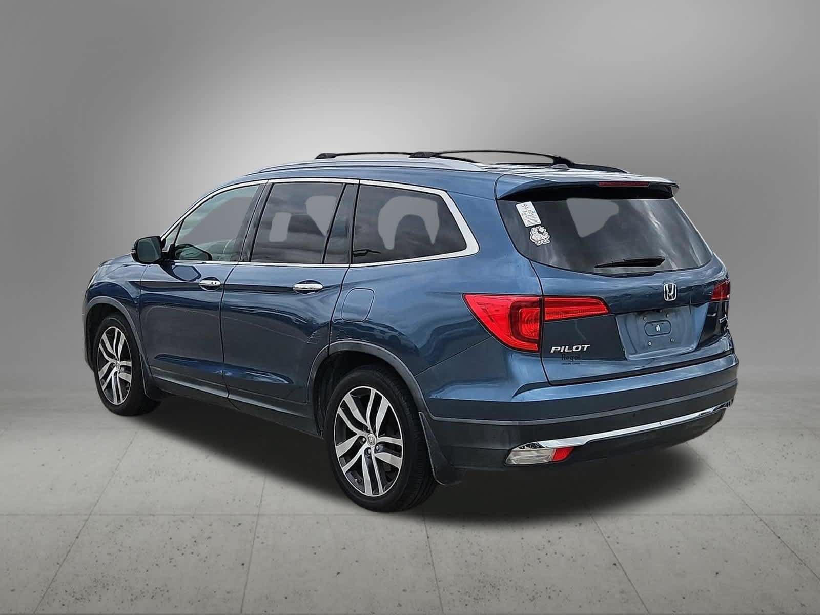 Used 2017 Honda Pilot Touring image 4