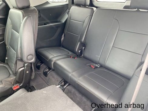Used 2020 Chevrolet Traverse RS image 28