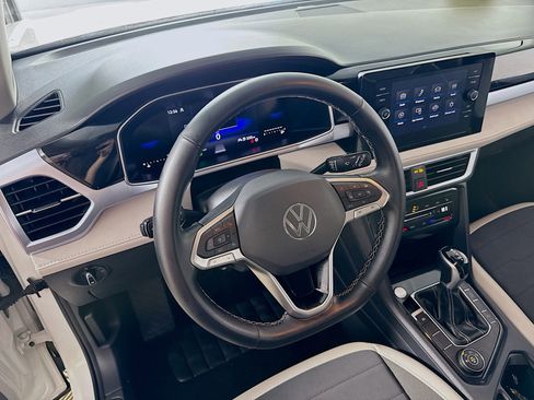 Used 2025 Volkswagen Taos SE image 22