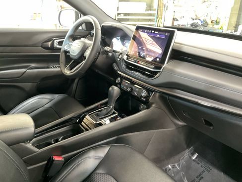 Used 2025 Jeep Compass Latitude w/ Altitude Special Edition AWD/4WD image 19